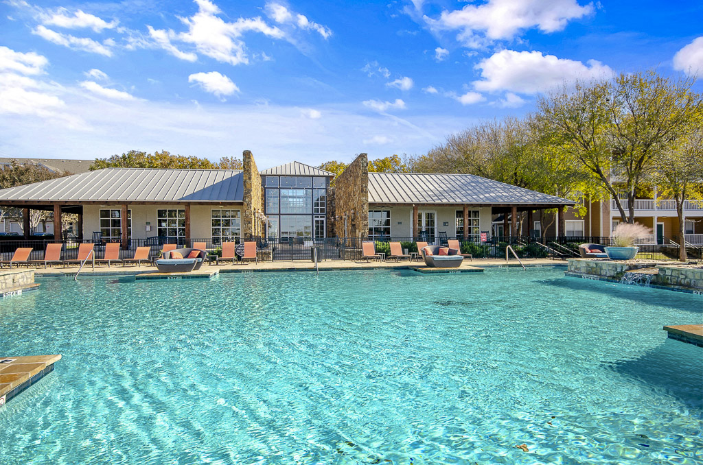 Apartments The Colony Flatiron District at Austin Ranch